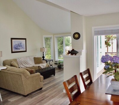 #17 Tanglewood Pl - 2bd 2bth BEACH FRONT 2-level unit - Beach, sun, sand & relax