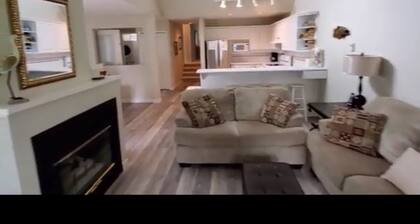 #17 Tanglewood Pl - 2bd 2bth BEACH FRONT 2-level unit - Beach, sun, sand & relax