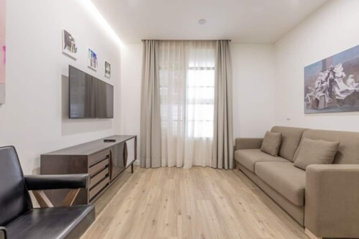 Studio – city | Sengetøy av topp kvalitet, dundyner, minibar og safe på rommet