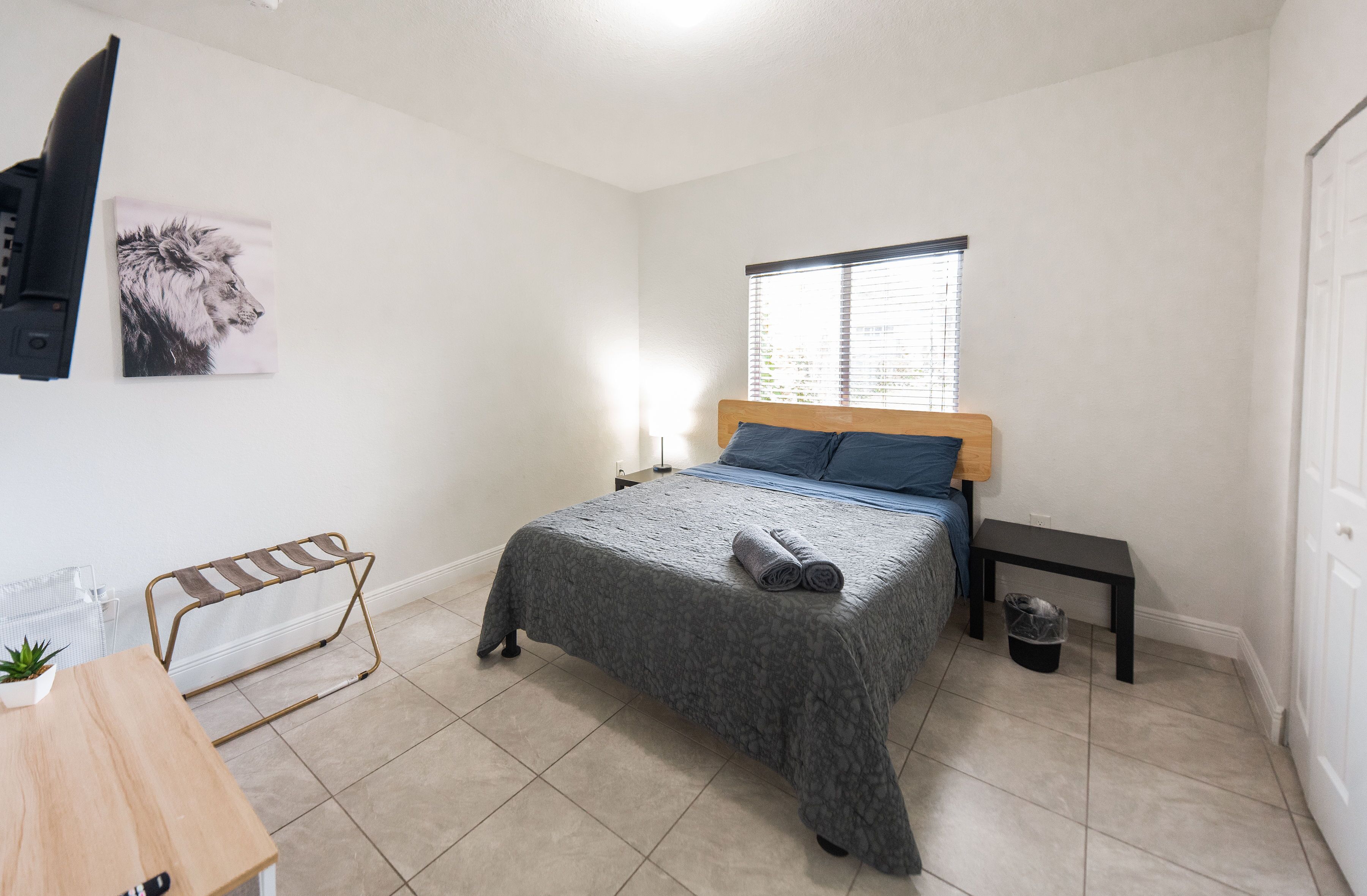 3 bedrooms, desk, iron/ironing board, travel cot