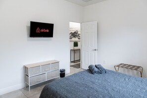 3 bedrooms, desk, iron/ironing board, travel crib