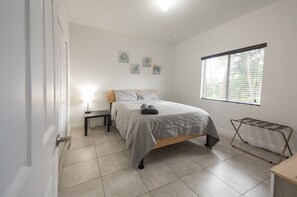 3 bedrooms, desk, iron/ironing board, travel crib