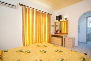 Basic Studio | Free WiFi, bed sheets - Erik Studios (Rhodes)