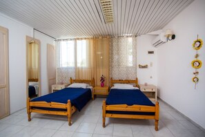Basic Studio | Free WiFi, bed sheets - Erik Studios (Rhodes)