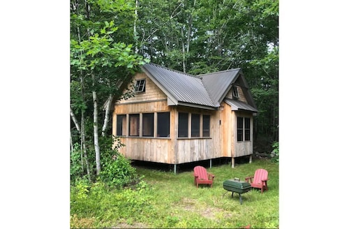 An off-grid comfy cabin in a quiet corner of a midcoast organic farm