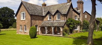 Private Hot Tub room, Annex & Country Retreat with Courtyard, Lake & Gardens.