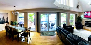 Smart TV, caminetto, lettore DVD, libri