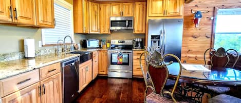 冰箱、微波炉、烤箱、炉灶