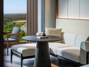 Premium bedding, minibar, desk, soundproofing