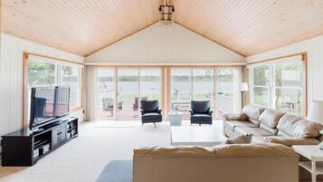 Smart TV, fireplace, DVD player, books