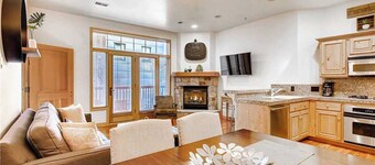 Ski-in/Ski-out Condo next to the Town Lift