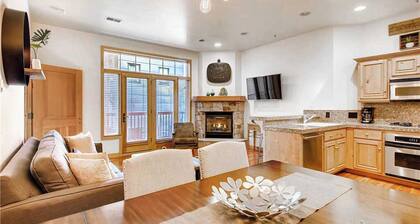 Ski-in/Ski-out Condo next to the Town Lift