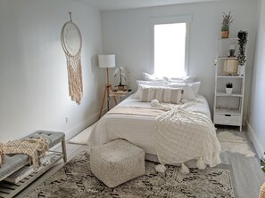 4 bedrooms, iron/ironing board, travel cot, WiFi