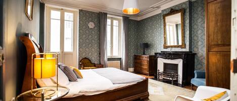 5 Schlafzimmer, Schreibtisch, Bügeleisen/Bügelbrett, kostenloses WLAN