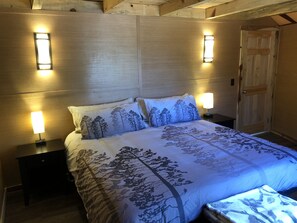 2 多间卧室、免费 WiFi、床单