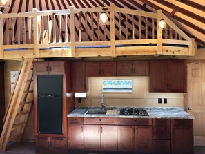 Réfrigérateur, plaque de cuisson, cafetière/bouilloire