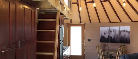 المنشأة من الداخل