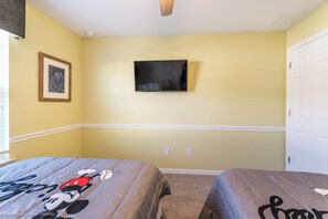 4 bedrooms, iron/ironing board, WiFi, bed sheets
