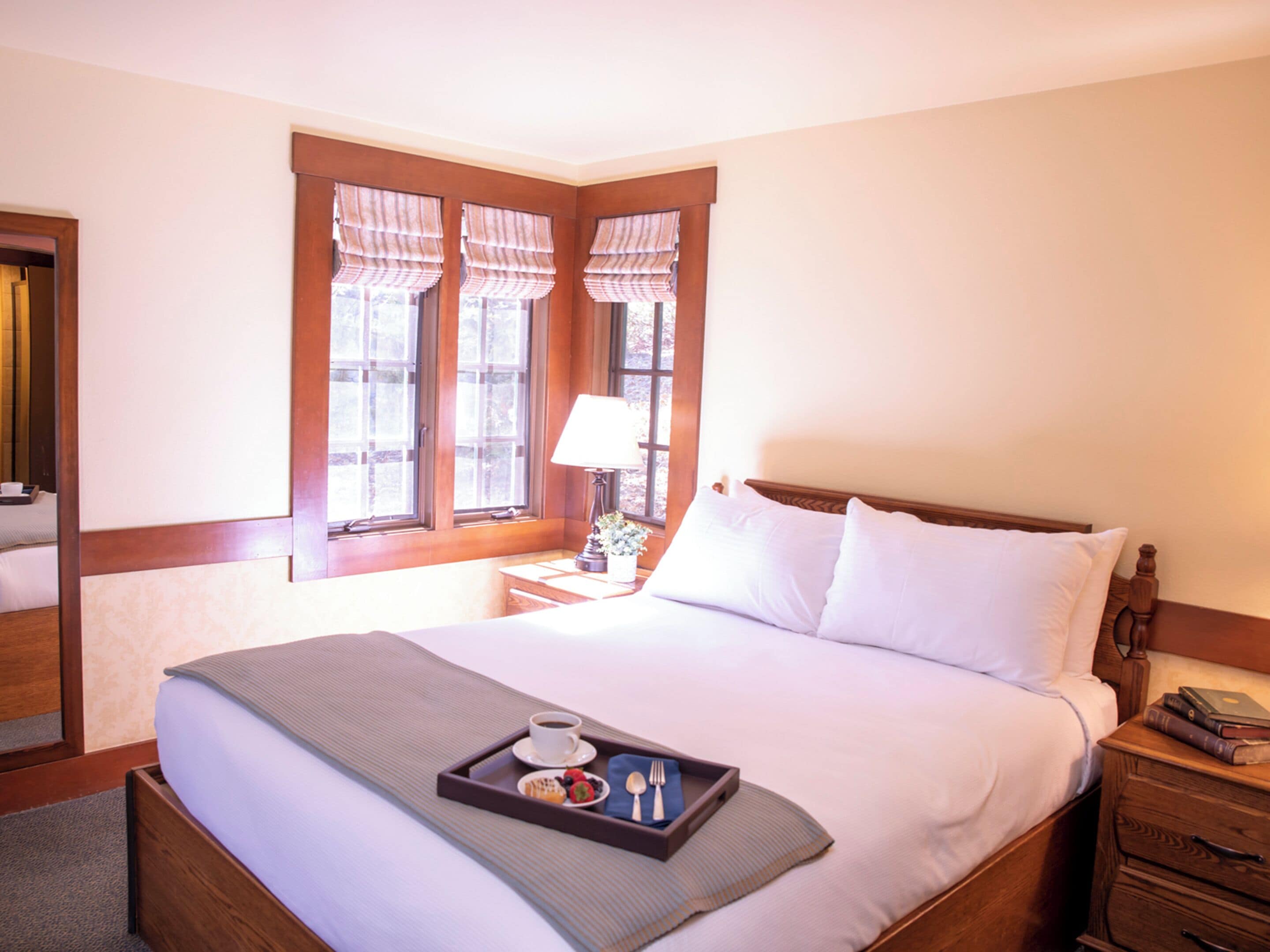 open chalet, 2 bedrooms, 2 bathrooms | living area