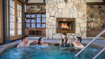 室內 SPA 浴池