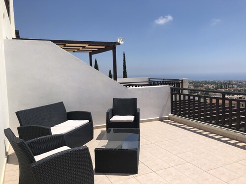 Fantastic Sea View Apartment With Large Balcony