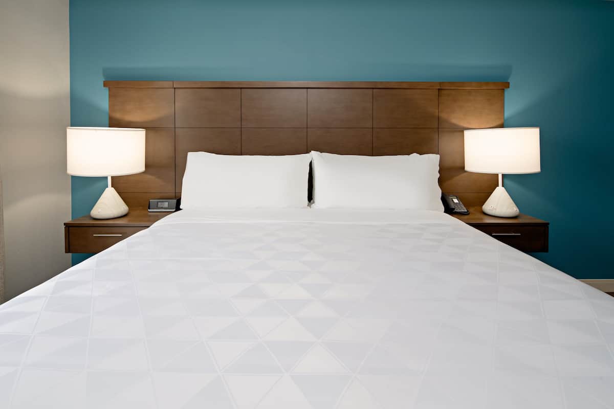 1 Schlafzimmer, Daunenbettdecken, Zimmersafe, Schreibtisch