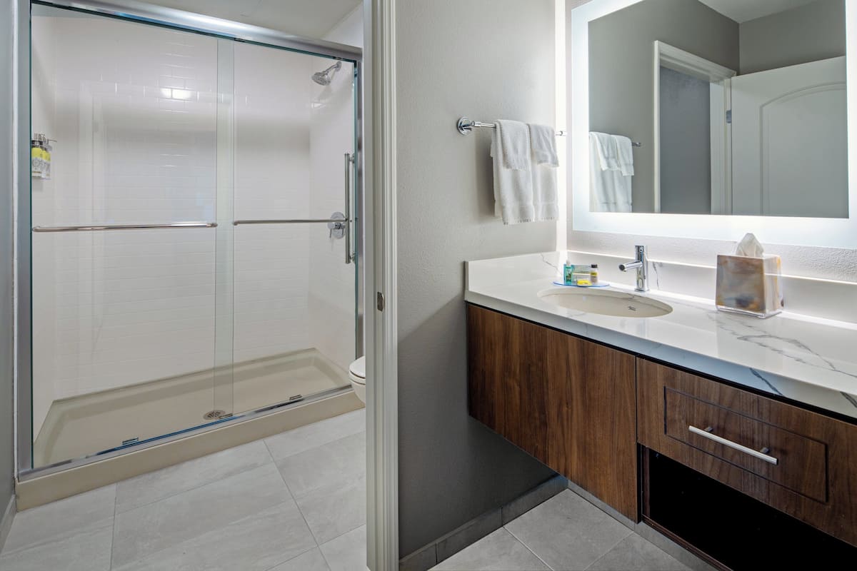 1 bedroom, down duvets, in-room safe, desk