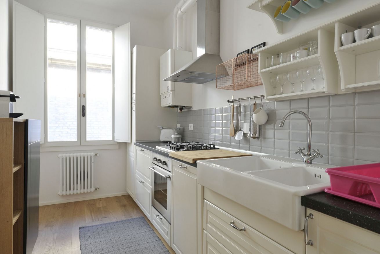 Frigorifero, microonde, forno, piano cottura