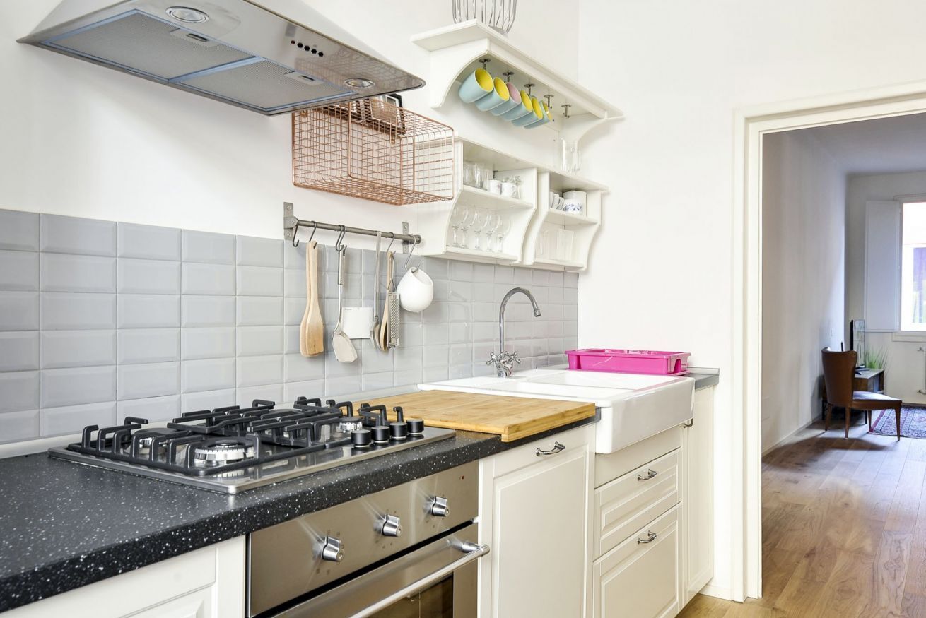 Frigorifero, microonde, forno, piano cottura