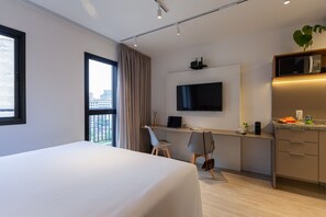 Standard Studio | Premium bedding, pillow-top beds, laptop workspace, blackout curtains - Nomah - Aptos por Temporada na Liberdade (São Paulo)