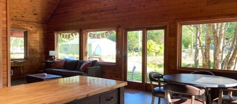 Pet friendly close to beach and gazebo with fireplace