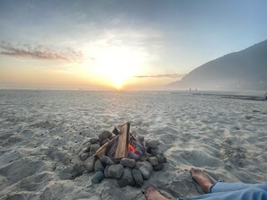 Chaises longues, serviettes de plage