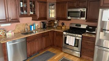 Microwave, dishwasher, coffee/tea maker, cookware/dishes/utensils