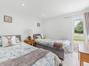 3 bedrooms, free WiFi, bed sheets