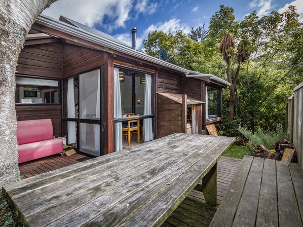 Terrace/patio - Foyle Street Chalet - Ohakune Holiday Home (Ohakune)