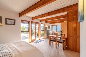 2 bedrooms, iron/ironing board, WiFi, bed sheets - Pointers - Akaroa Holiday Home (Akaroa)