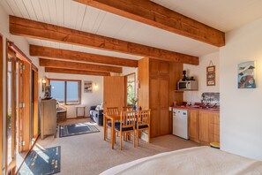 2 bedrooms, iron/ironing board, WiFi, bed sheets - Pointers - Akaroa Holiday Home (Akaroa)