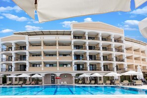 Outdoor pool - Siena Palace (Primorsko)