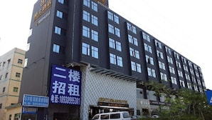 A multi-story hotel building with a prominent sign for the Gentleman Hotel. - Gentleman Hotel (Shenzhen)