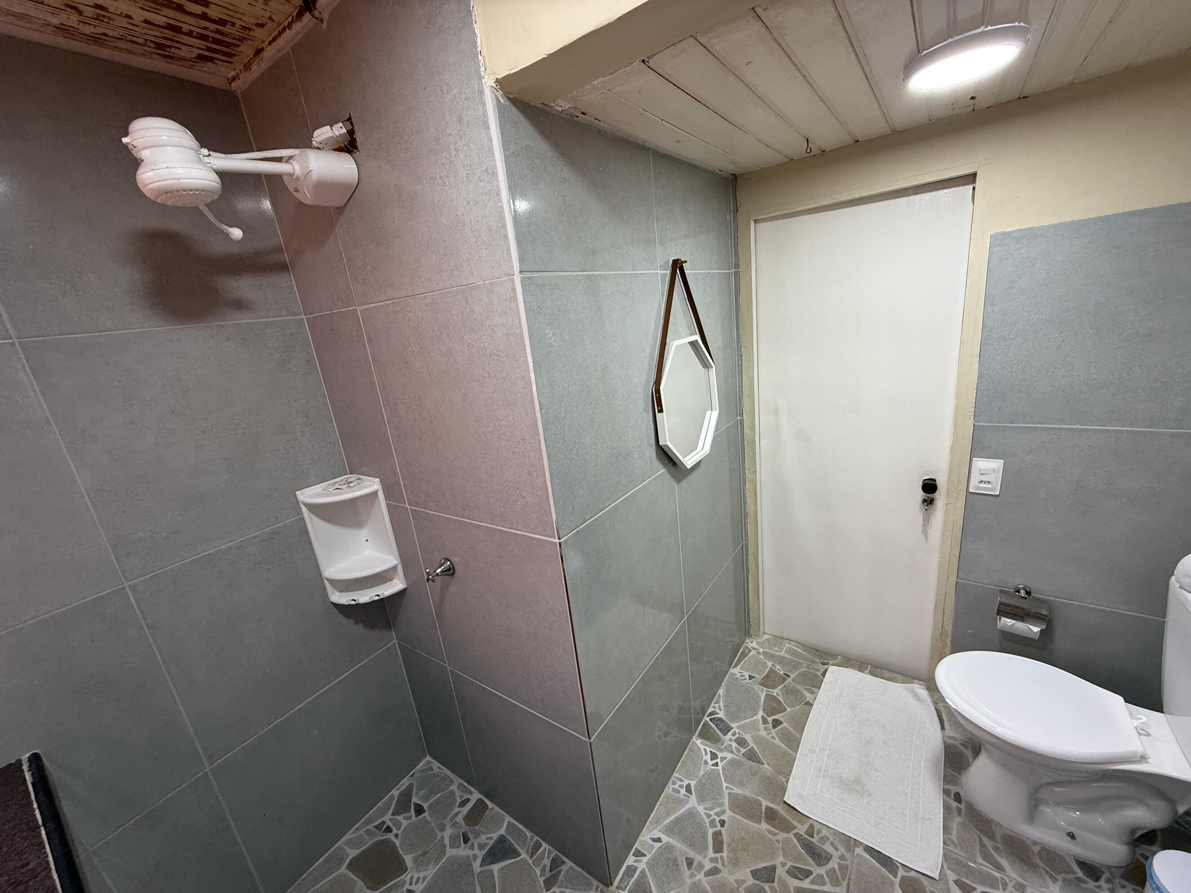 ห้องซูพีเรีย, วิวทะเลสาบ | ห้องน้ำ | ฝักบัว, เรนชาวเวอร์, ของใช้ในห้องน้ำฟรี, ผ้าเช็ดตัว