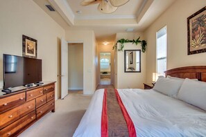 Desk, iron/ironing board, free WiFi, bed sheets - Coral Escape - Waterfront Paradise in Cape Coral (Cape Coral)