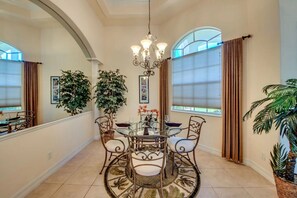 Dining - Coral Escape - Waterfront Paradise in Cape Coral (Cape Coral)
