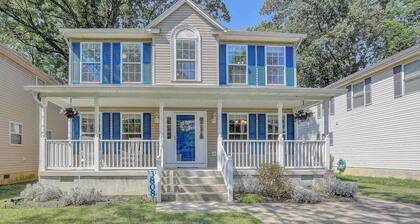 Spacious house, great deck & grill, close to boardwalk, shops, and restaurants.