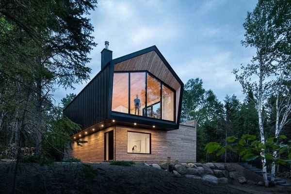 Front view of Le Littoral luxury vacation rental house - CharlevoixChalets.com