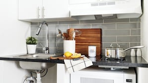 Private kitchen - InTown Suites Extended Stay Select Woodstock GA (Woodstock)