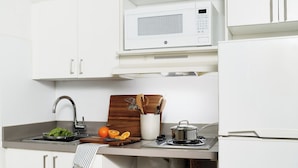 Private kitchen - InTown Suites Extended Stay Select Woodstock GA (Woodstock)