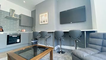 Apartment, Private Bathroom | Lounge