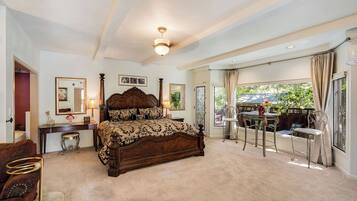 Habitación Premium | Ropa de cama de alta calidad y decoración personalizada