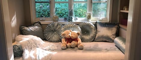 Palisade Cottage | Premium bedding, individually decorated, individually furnished, desk