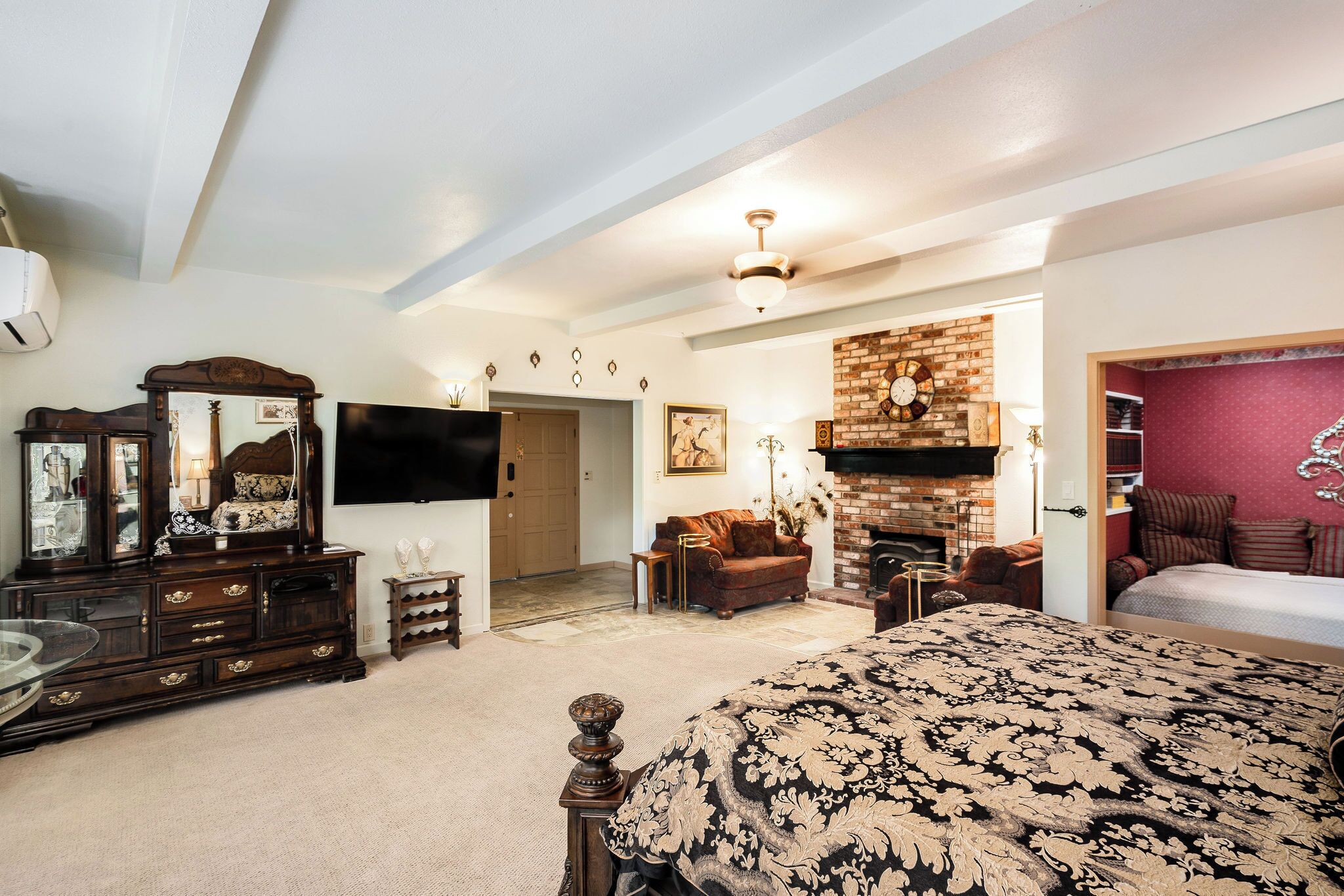 Chambre Prestige | Literie de qualité, décor unique, ameublement unique, bureau